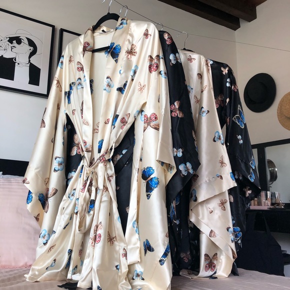 Handmade Satin Butterfly Robe - Picture 4 of 8
